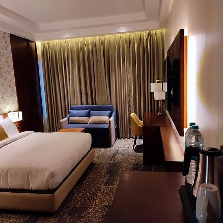 Hotel Peninsula Panchkula Zewnętrze zdjęcie