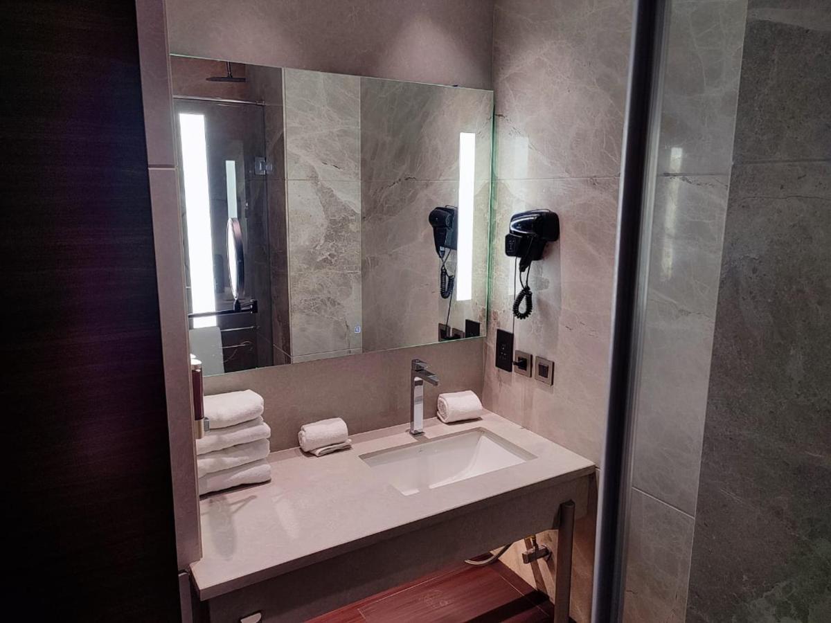Hotel Peninsula Panchkula Zewnętrze zdjęcie